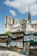 Bookstalls and Notre Dame / Bookstalls along the River Seine in front of Notre Dame, Paris, France
