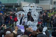 Crowds watching Polish Sculptors / Large crowds watched the Polish scupltors, Robert Burkat & Michal Mizula, creating their 