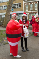 London Santacon 2015 - #021 / Hundreds of Santas take to the London streets to spread Christmas cheer