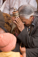 Praying old woman / Old woman praying with a young child in front of her