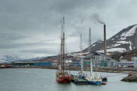 Ships at the port in Longyearbyen / Longyearbyen, the main settlement in Svalbard