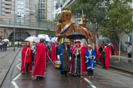 LMP-2015-045 / The Guild of Young Freemen with the Worshopful Companiy of Weavers escorting Gog and Magog in the Lord Mayor's Procession on 14th November 2015