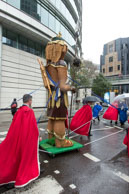 LMP-2015-048 / The Guild of Young Freemen with the Worshopful Companiy of Weavers escorting Gog and Magog in the Lord Mayor's Procession on 14th November 2015