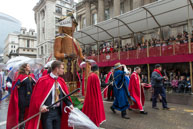 LMP-2015-167 / The Guild of Young Freemen with the Worshopful Companiy of Weavers escorting Gog and Magog in the Lord Mayor's Procession on 14th November 2015