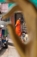 Monk through Budha fingers / Monk through Budha fingers in Bangkok, Thailand