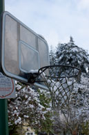 Snow basketball / Snow has collected in the basketball basket