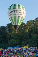 Balloon and Trees / Kewtech balloon jumping over the trees in front of the spectators