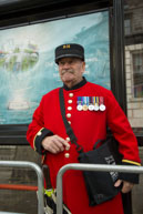 Chelsea Pensioner / Chelsea Pensioner arrives early for a prime place to watch the 2014 London New Year's Day Parade