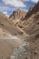 Hugh valleys / Travelling through huge valleys aclong the Leh - Manali highway